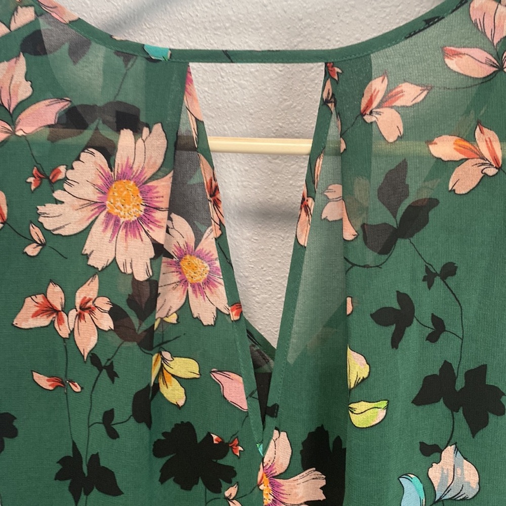Cabi green floral blouse - Picture 6 of 6